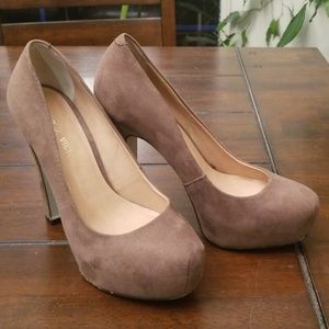 Beautiful suede pumps